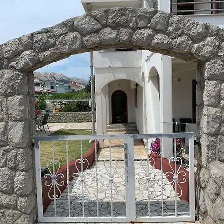 Tesmija Apartment *